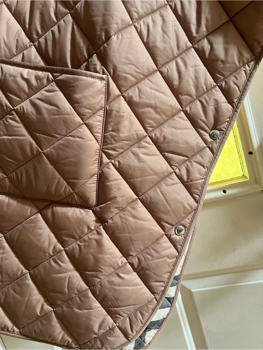Burberry Quilted Cape in Beige and Black Check - Picture 5 of 8